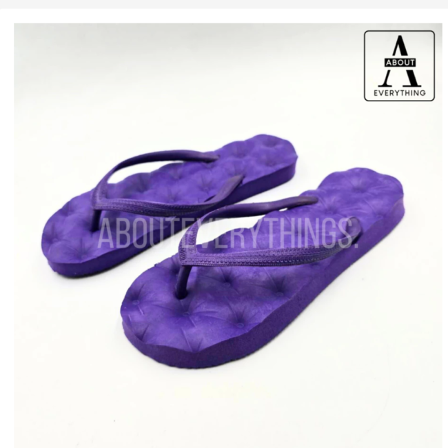 כפכפי אצבע לנשים סוליה עם דוגמת ספה