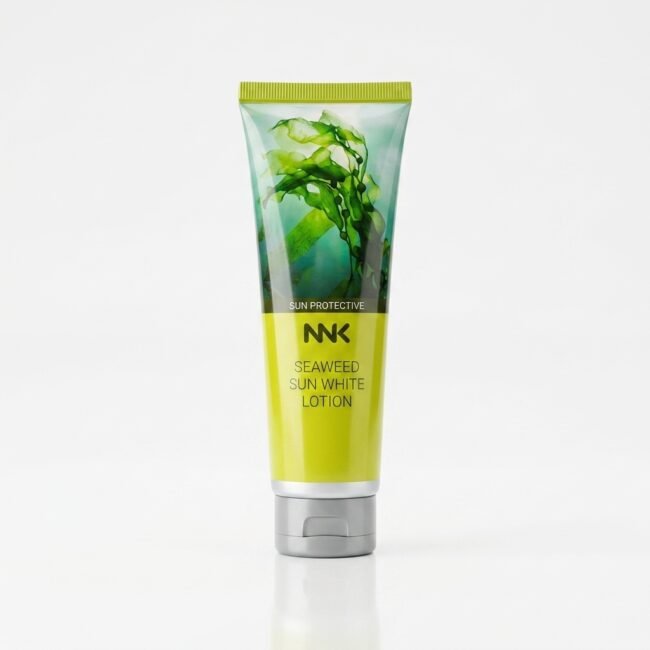 קרם גוף תאילנדי להגנה מהשמש SPF50+++ עם תמצית אצות ים ללחות וטיפוח העור – NNK Nongnaka 100 מ"ל